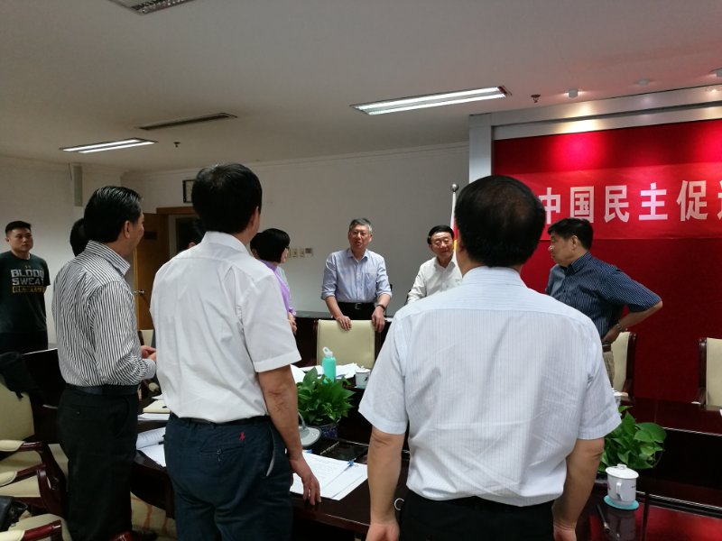 1527819540426414.jpg 刘新城主席看望大家.jpg